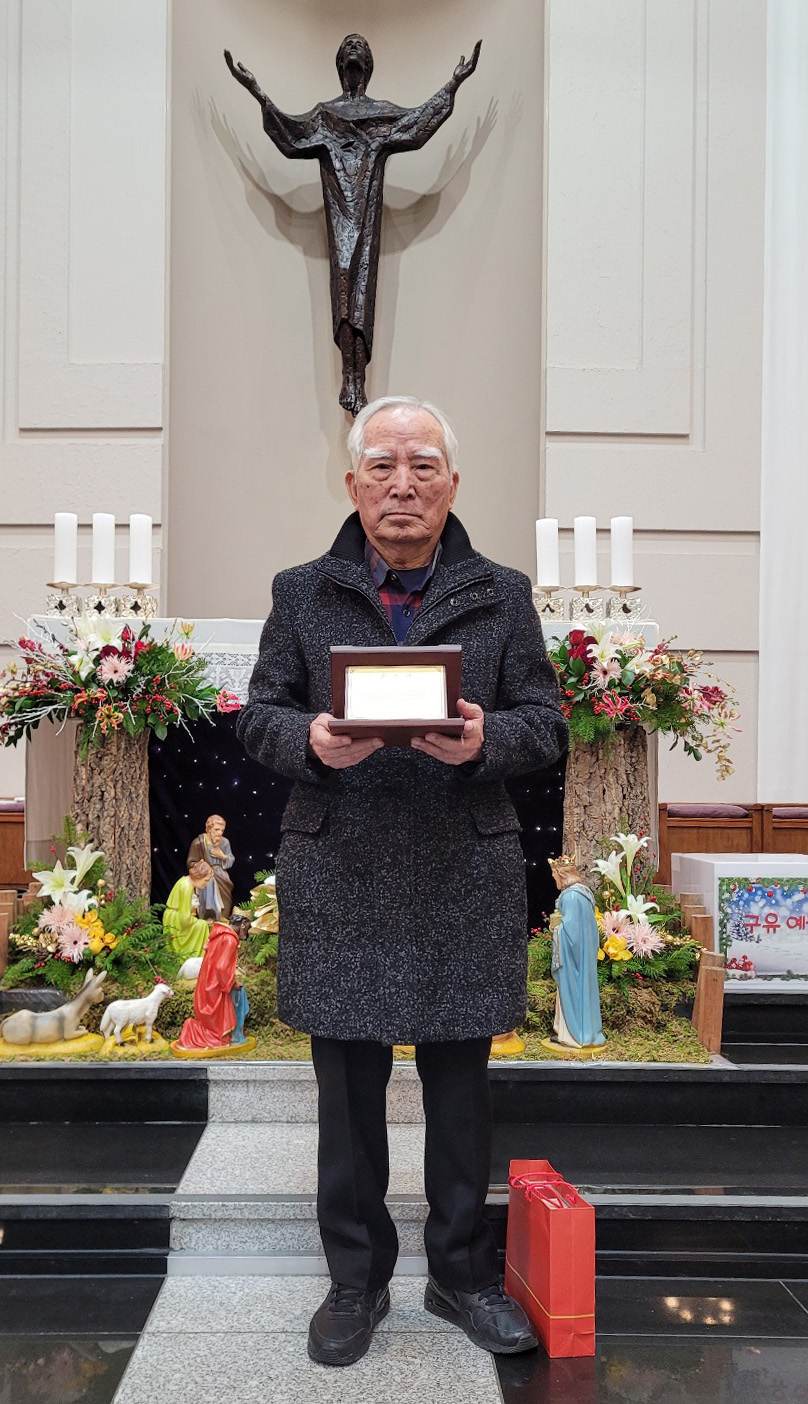 김숙기 어르신 공로상 수상.jpg